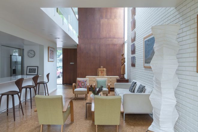 The interior of 7515 Dominican Street. Image via [_Curbed New Orleans_](https://nola.curbed.com/2016/3/30/11331558/7515-dominican-st).